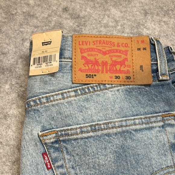 NWT's Levis's 501's, Size 30. - Picture 8 of 16